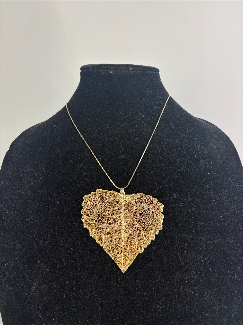VINTAGE GOLD LEAF NECKLACE